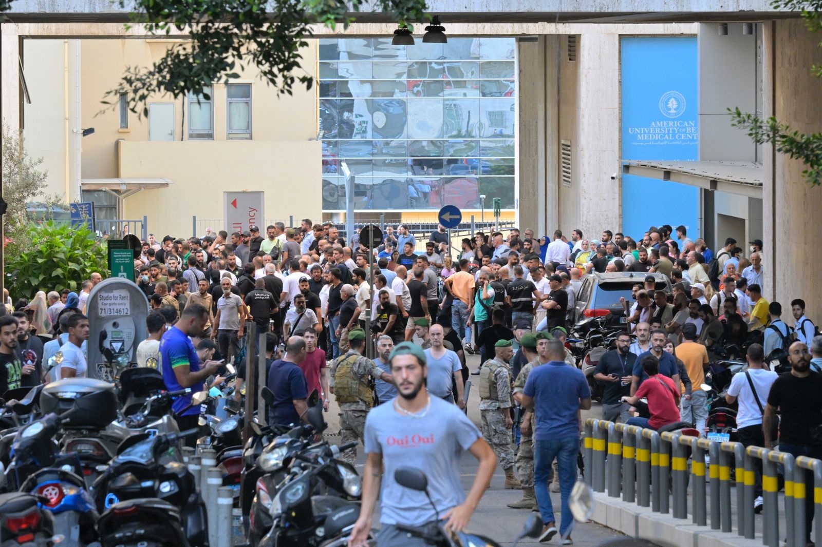 بالصور والفيديو- مئات الجرحى نقلوا الى الجامعة الأميركية في بيروت